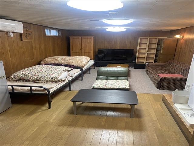 西20南2貸家　地下　